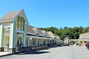 Shopping Plaza in the Heart of Town